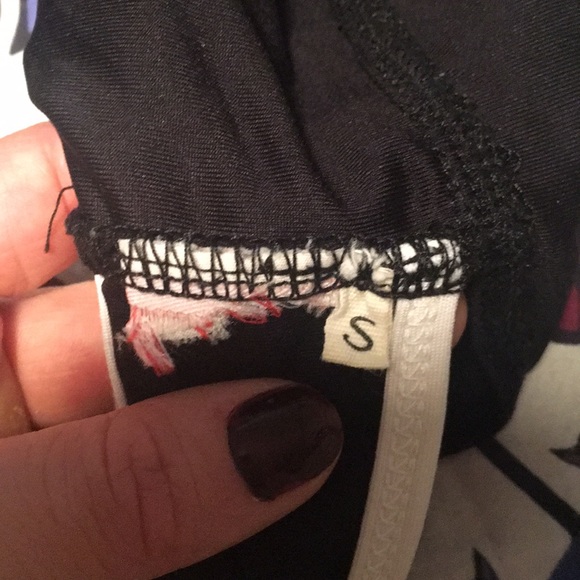 Black and white stitch open back crop top - Picture 3 of 3